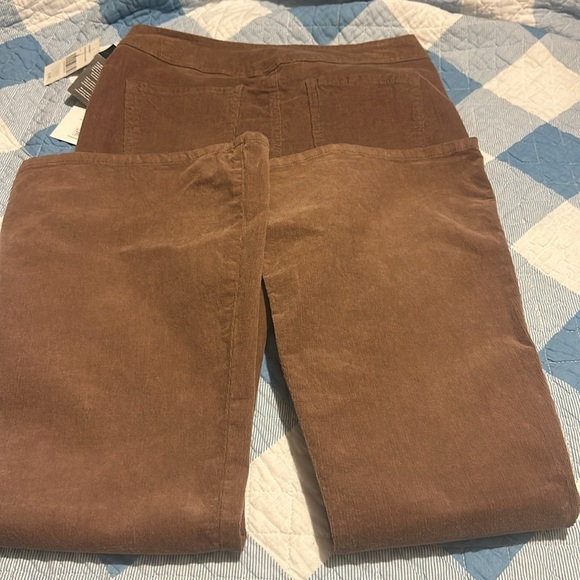 NWT CELEBRITY PINK
Juniors' High-Rise Curvy-Fit Flare-Leg Corduroy Pants - Picture 13 of 15